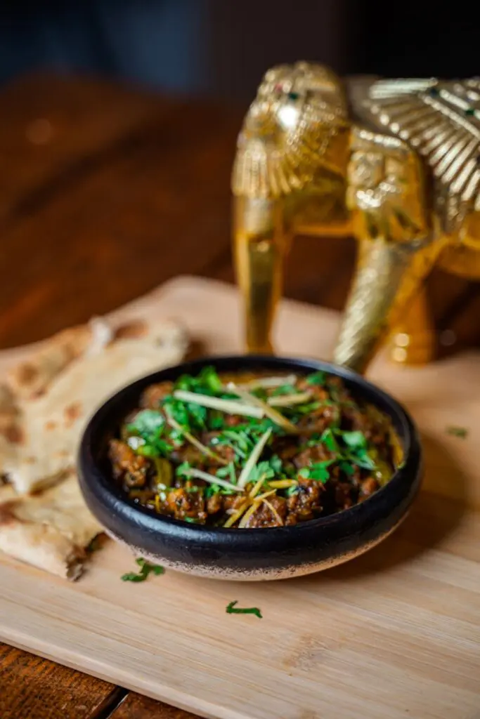 Indisk ret serveret i skål hos Restaurant Paprika