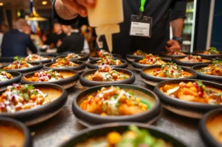 Farverne taler for sig selv.. En fornøjelse og servere til endnu en private dining.. Denne gang var det lidt særligt da @deloitte i odense havde lagt op til en sand firma arrangement i forbindelse med ramadanen.🇮🇳🍚🪷🌙

Husk du kan altid skrive til os og få et tilbud til din personlig fest eller et firma arrangement..

#restaurantpaprika #manan1981 #chefstable #privatedining #Indianfood #odensecity #migogodense #mitodense #indiskmad