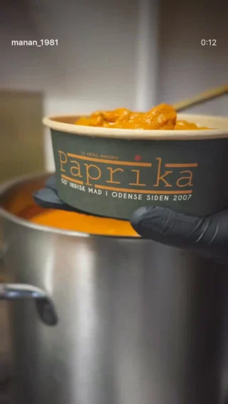 🌟🎉 Klar til fest! 🌟🎉
Vi glæder os til at tage del i Tinderbox-festivalen igen og igen fra den 26.-28. juni! Kom forbi vores madbod, Paprika, hvor vi serverer vores berømte **Lækre Butter Chicken** samt nogle fantastiske **vaganske retter**! 🍗🥕 
Vi står klar til at forkæle dine smagsløg lige ved **Panorama-scenen** – så du ikke kun kan nyde fantastisk musik, men også lækker mad! 🤤🎶 
Hvad venter du på? Tag dine festivalvenner med, og lad os skabe nogle uforglemmelige minder sammen! 💃🕺
Ses derude! 🙌❤️ 

#Tinderbox2025 #OdenseFestival #PaprikaMadbod #ButterChicken #VeganVenner #Festivalkost #SmagOgNyd #PanoramaScenen #MadTilMusik #LækkerBites #migogodense