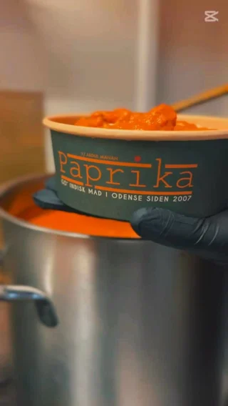 🌶️ Tak for i år, Tinderbox! 🌟

Vi hos Restaurant Paprika havde en vidunderlig tid med at servere vores elskede indiske retter, heriblandt den cremede Butter Chicken, velsmagende Channa Masala, sprøde Samosaer, lækre Naan og duftende Ris. 🙌❤️ 
Tusind tak til alle, der kom forbi vores stand; jeres støtte gør det hele muligt! Vi glæder os til at se jer igen næste år – men indtil da, kom endelig forbi restauranten for en ekstra dosis af vores krydrede kærlighed. 🥘🇮🇳
Se videoen for et lille tilbageblik på nogle af de uforglemmelige øjeblikke fra festivalen!

#RestaurantPaprika #Tinderbox2025 #IndiskMad #ButterChicken #ChannaMasala #Naan #Samosa #Odense #FoodFestival #tinderbox #migogodense #odensecity