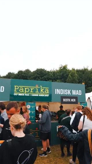 Frivillige søges til Tinderbox – Bliv en del af festlighederne! 🌶️

Er du klar til at være en del af Paprikas fantastiske team på Tinderbox? Vi søger frivillige, der vil hjælpe med at lave mad, servere og tage imod bestillinger. 

Hvis du elsker mad og har masser af energi, er du lige den, vi har brug for! 🙌

Som frivillig får du: 

-🎗️ Frivillig armbånd til alle 3 dage.
- 🥘 Mad og drikke under alle vagter.
- 👨‍💼 Vi er flexible og imødekommer gerne ønsker.
- 🎫 Du får adgang til hele pladsen inkl frivillig - område.
- 🍾 Vi lover den fedeste stemning og sammenarbejde med de bedste mennesker fra Team Paprika.

Husk du skal være: 

- Fyldt 18 år på Festivalen. 
- Du skal kunne arbejde minimum 2x8 timer

Skriv dig op herunder og ansøg, så kontakter vi dig, hvis du er en af heldige!